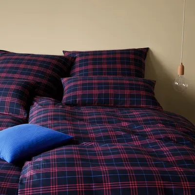 Produktbild von elegante Soft-Flanell-Bettwäsche-Garnitur Livingston Farbe Blau-Rot Größe 155x220+80x80