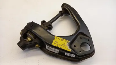 Image de Toyota Hilux, modèle 88-97, bras de suspension avant supérieur droit, référence 4806635110