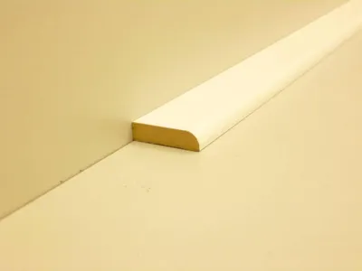 Produktbild von B.S. Bauprogramm Decksockelleiste 260 cm 25 x 6 mm Eiche brilliantweiß