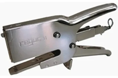 Produktbild von Heftzange Modell 31/1 aus Metall, Stapeldicke bis 10 mm, für 50 Klammern 73/6-12mm