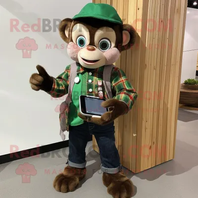 Produktbild von Waldgrüner REDBROKOLY Kapuziner-Affen Maskottchen Kostüm charakter gekleidet mit einem Flanellhemd und Smartwatches