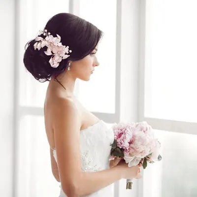 Produktbild von 1 Stück Eleganter Haarkamm für Braut Kristallblumen Haaraccessoire Roségold für Hochzeiten Partys und Festliche Anlässe für Bräute und Brautjungfern