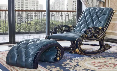 Produktbild von Chesterfield klassischer Schaukelstuhl mit Hocker aus Holz und Leder
