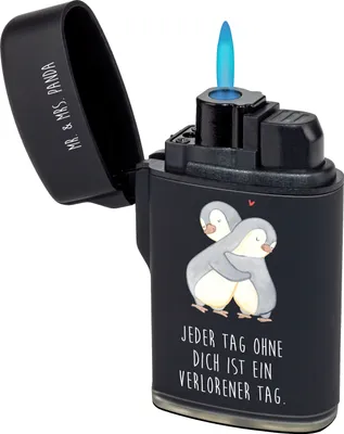 Produktbild von Mr. & Mrs. Panda sturmfeuerzeug Pinguine Kuscheln - Schwarz - Geschenk, Feuerzeug, zigarettenanzünder, Feuerzeuge, Hochzeitstag, Valentinstag, für Freundin, Gasfeuerzeug