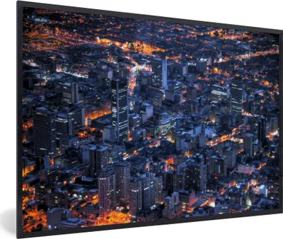 Produktbild von MuchoWow® MuchoWow® Gerahmtes Poster Die kolumbianische Hauptstadt Bogota bei Nacht 60x40 cm - Poster mit zchwarzem Bilderrahmen - Printing - Wanddeko Schlafzimmer