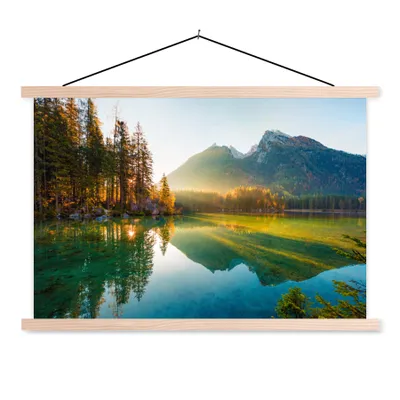 Produktbild von MuchoWow® Textilposter See - Wald - Berge - Natur - Sonne - Landschaft 120x80 cm mit holzfarbenen Rahmen - Aufhängeset
