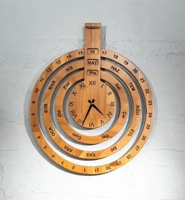 Produktbild von Holz Wanduhr im Vintage Stil mit antikem Finish und Pendel
