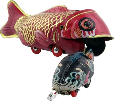 Produktbild von Blechspielzeug - Fisch isst Fisch - Koi - Blechfisch
