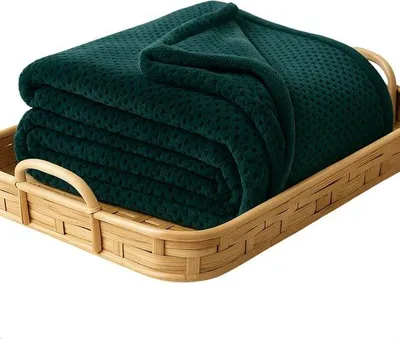 Imagen del producto de Manta Unyqoos® Lomera de forro polar, 130 x 170 cm, color verde oscuro, de poliéster, súper suave, lavable a 30 °C, ideal para sofá y cama