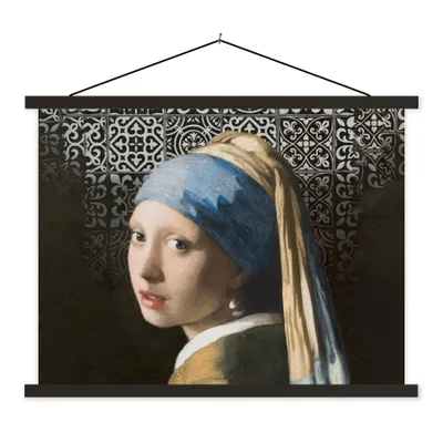 Produktbild von MuchoWow® Textilposter Kunst - Mädchen mit Perlenohrring - Schwarz - Weiß 150x113 cm mit schwarzem Rahmen - Wohnzimmer