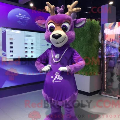 Produktbild von Maskottchen REDBROKOLY eines lila Hirschen mit Midikleid und Digitaluhren