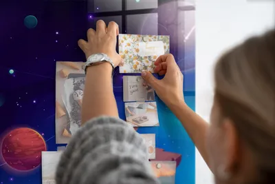 Produktbild von Magnetisch Tafel Magnettafel - Magnetpinnwand Memoboard - Notiztafel verschiedenen Designs - 90x60 cm - Planeten Galaxie
