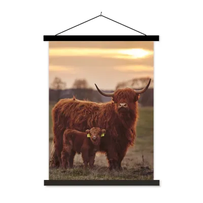 Produktbild von MuchoWow® Textilposter Schottische Highlander - Tiere - Landschaft - Sonnenuntergang - Kuh 40x53 cm mit schwarzem Rahmen - Abbildung