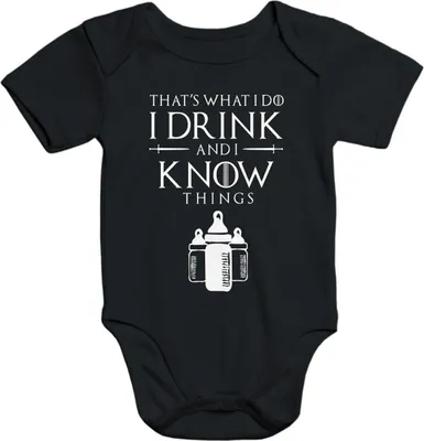 Produktbild von Kurzarm Baby-Body mit Aufdruck I Drink and I Know Things Milch Baumwolle Moonworks® schwarz 3-6 Monate