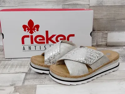 Produktbild von Rieker Damen Kreuzband Pantolette silber mit Schriftzug und Klettverschluss 41