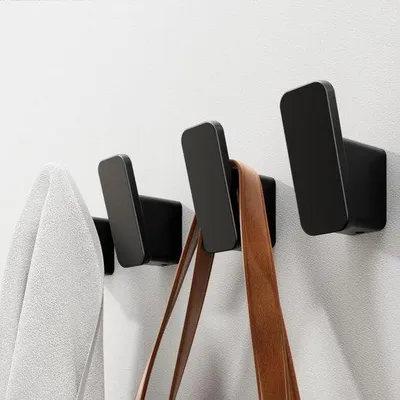 Image de Unyqoos® : Lot de 4 crochets muraux noirs mats – en aluminium inoxydable, adhésifs ou à visser, capacité de charge jusqu'à 20 lbs, pour salle de bain, cuisine et chambre