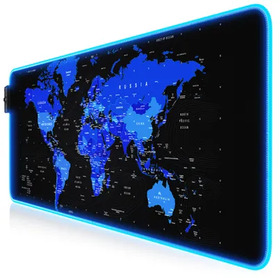 Imagen del producto de Alfombrilla para ratón Titanwolf Gaming RGB, dimensiones 800 x 300 x 3 mm, superficie XL con iluminación LED multicolor, antideslizante, lavable, para velocidad y precisión, diseño de mapa mundial en color azul