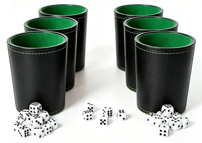 Produktbild von Set aus 6 Würfeln mit Würfelbecher für Spiele