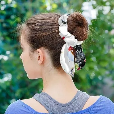 Produktbild von 6 Stück Haargummis mit Hahnen-Silhouetten und Schleife – Schal-Scrunchies als elastische Pferdeschwanzhalter für Frauen, Teenager und Mädchen