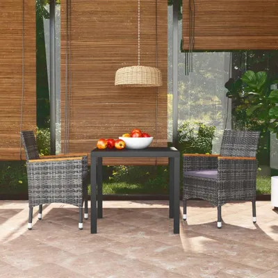 Produktbild von 3-teiliges Garten-Essset aus grauem Polyrattan mit Kissen für Balkon, Terrasse und Garten, mit wetterfestem Stahlrahmen, WPC-Tischplatte und Armlehnen aus Akazienholz