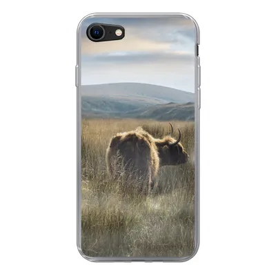 Produktbild von MuchoWow® Handyhülle Schutzhülle Hülle für iPhone 7 Schottische Highlander - Nebel - Gras Silikon Softcase Handy Hülle - Kartenhalter