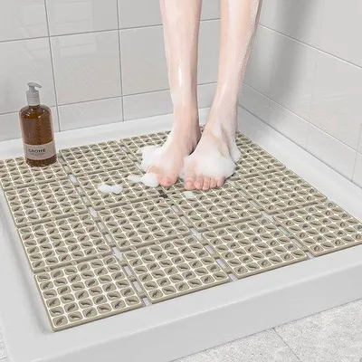 Obrázok produktu pre Štvorcová protiskluzová sprchová podložka – vhodná pre seniorov – 1 ks – hnedá – 60 × 60 cm