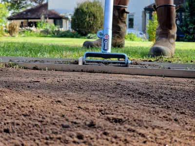 Immagine prodotto di Livellatrice per prati - Livellatrice per giardini - Rastrello per prati - Livellatrice - Larghezza: 117 cm - Testa in acciaio inossidabile