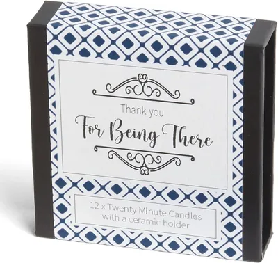 Productafbeelding van You For Being There - Een kleine doos met ontspanningskaarsen van katoen en grijs. 12 pure bijenwaskaarsen en keramische houder voor ontspanning