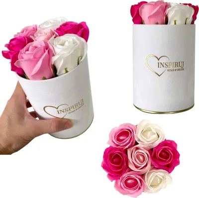 Produktbild von Flowerbox Inspiruj - Weiße Box mit Seifenrosen - Nr. 11 Mix aus Fuchsia und Pink