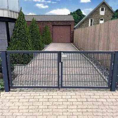 Produktbild von Tailor Made Metal Matten-Doppelflügeltor, Grau, 400x103 cm, wetter- & wasserresistent, inkl. Pfosten (60x60 mm), mit vorgefertigtem Schlosskasten, Bodenverriegelung, ohne Klinke, inkl. Montageschrauben