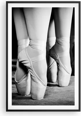 Produktbild von Gerahmtes Poster - Schwarzer Rahmen - Ballettschuhe Füße Tanz - 61x91,5 cm - Wand Bild - Wanddeko - Wandbilder - Wandposter - Bilderrahmen - Bilder - Kunstdruck - Wandbild - P2BPA61x91-4222