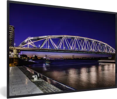 Produktbild von MuchoWow® Gerahmtes Poster Fahrrad - Wasser - Nijmegen 90x60 cm - Poster mit Schwarzem Bilderrahmen Wandposter Rahmen Foto Bilder - Fotorahmen - Foto-Plakat