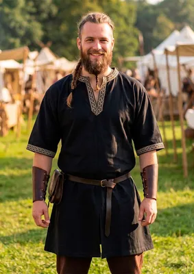 Produktbild von Klassische Wikinger Tunika schwarz "Arvid" mit Knotenmuster, kurzarm XXL
