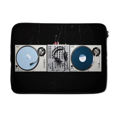 Produktbild von MuchoWow® Laptop Hülle 14 ZollMischpult auf schwarzem Hintergrund Laptoptasche - Laptoptasche - Stoßsicher - Schutzhaube