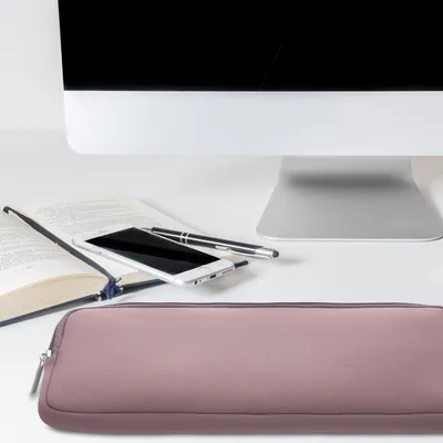 Produktbild von kwmobile Tastatur-Hülle kompatibel mit Logitech K380 - Neopren Schutzhülle Case Tasche für Tastatur - Neoprentasche für Keyboard - Dark Rose
