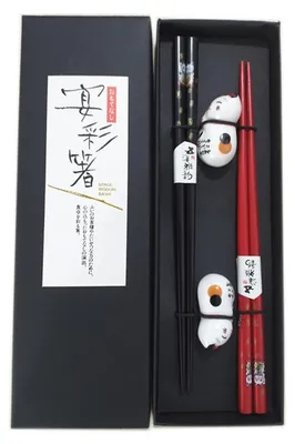 Zdjęcie produktu dla Zestaw do sushi, zawierający 2 pary pałeczek oraz ceramiczną figurkę kota