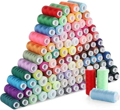 Productafbeelding van Naaigaren set met 100 verschillende kleuren - 250 yard per spoel, inclusief 10 naaalden