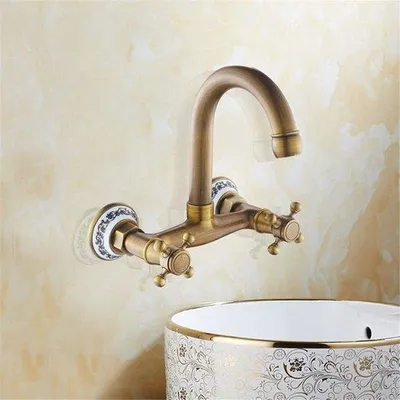 Image de Robinetterie pour eau chaude et froide avec deux poignées et un mitigeur pivotant