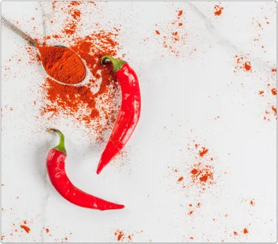 Produktbild von Spritzschutz Herdabdeckplatte Schneidebrett aus Glas Löffel mit Chilipulver 1-Teilig (60x52cm)
