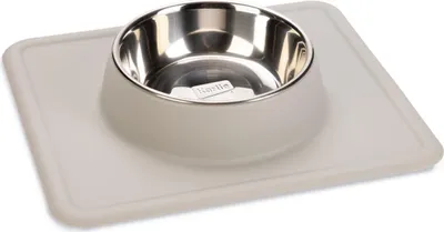 Zdjęcie produktu dla Silikonowy stojak na miskę Karlie Dex czerwony ok. 26 x 23 x 4,5 cm z miską ze stali nierdzewnej, można myć w zmywarce, 350 ml