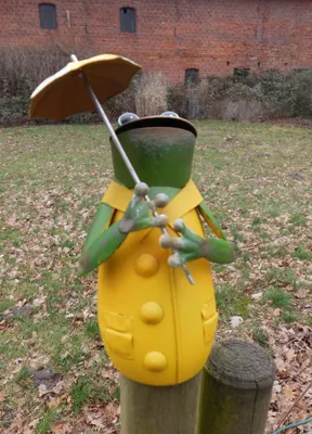 Produktbild von Zaunfigur Zaunhocker Gartendeko witziger Frosch m. Schirm gelb 19 cm