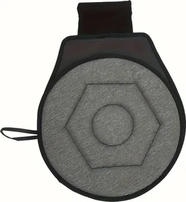 Graues Autositzkissen mit sechseckigem Muster und schwarzem Rand, von oben betrachtet