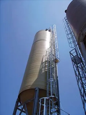 Produktbild von Günzburger Steigtechnik mehrzügige Steigleiter mit Rückenschutz (Notleiter) Aluminium eloxiert 18,84 m - 500265