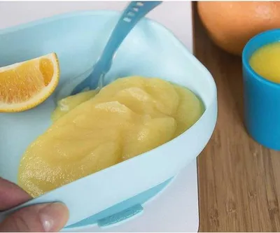 Produktbild von Kindergeschirr mit Saugnapf – aus Silikon, spülmaschinenfest und mikrowellengeeignet