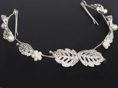 Produktbild von Luxus Strass Diadem Tiara in silber