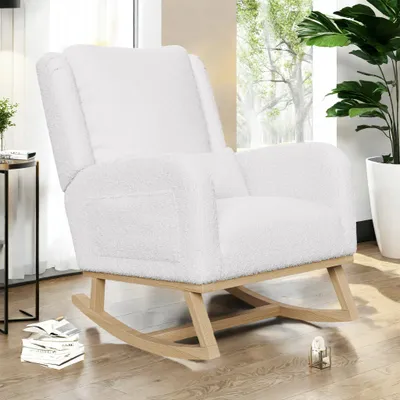 Immagine prodotto di Sedia a dondolo con schienale alto, design ergonomico, velluto teddy, gambe in legno massiccio e tasche laterali - bianco, poltrona reclinabile per soggiorno e camera da letto