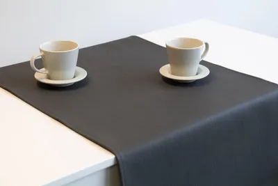 Produktbild von Monaco Steel Grey Tischläufer  in Lederoptik | Tafelläufer Stahlgrau 140x45cm