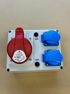 Produktbild von Stromverteiler Wandverteileren Steckdosenverteiler verdrahtet IP54 ROSP3231/S