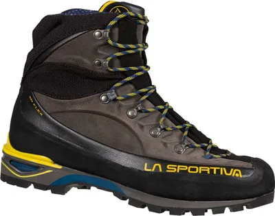 Schwarze Bergschuhe für Herren; Modell "Trango Alp Evo Gtx" von La Sportiva; mit gelben Schnürsenkeln und verstärkter Sohle.