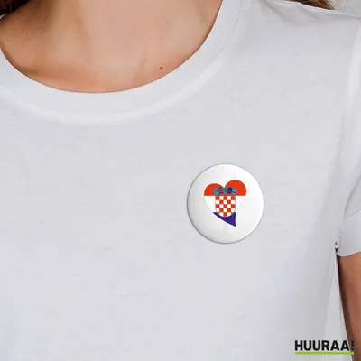 Produktbild von Huuraa Button Kroatien Flagge Herz 25mm rund mit Sicherheitsnadel Ansteckbutton Geschenkidee